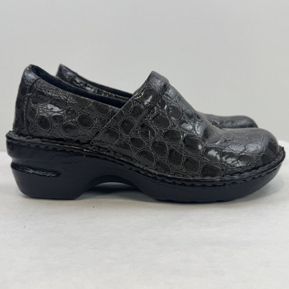 BOC Born Concept Womens Size 7 Gray Croc Faux Leather Peggy Slip On Clogs Shoes - Picture 3 of 15